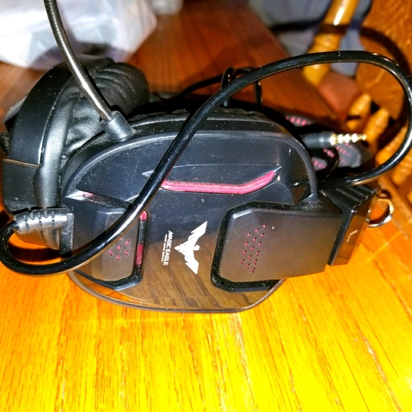 Magic Eagle Gaming Headset w Adapter - Picture 3 of 6
